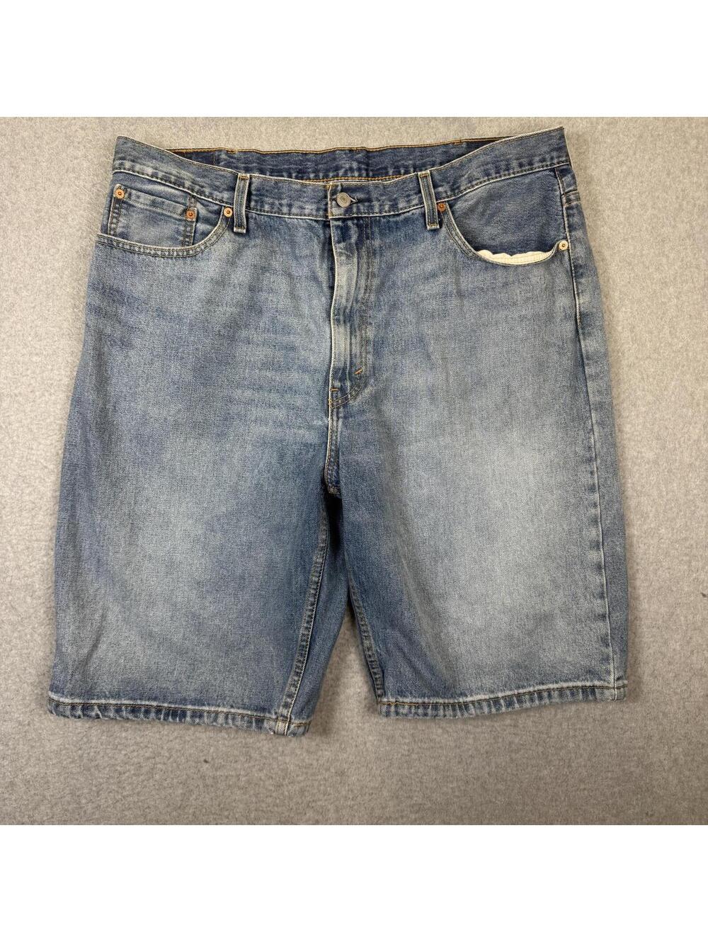 Levi's 569 Men's Size 42 Light Wash Blue Denim Bermuda Jean Shorts Jorts